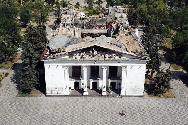 В Мариуполе торжественно открыли русский драмтеатр, восстановленный после взрыва