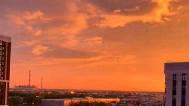 Все цвета — от фиолетового до ярко оранжевого. В Барнауле запечталели красивый закат