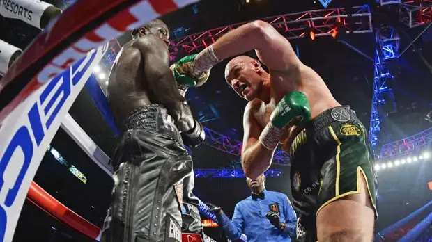 Фьюри за шесть раундов нокаутировал Уайта и защитил пояс WBC