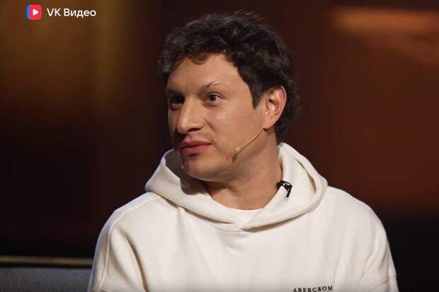 Популярный российский блогер признался в любви Собчак и захотел поцеловать ее каблук