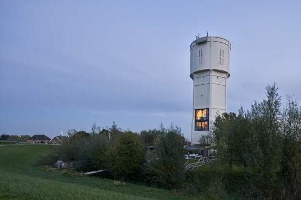 Понадобилось 7 лет на полную реконструкцию старой водонапорной башни (Watertower Nieuw Lekkerland, Нидерланды). | Фото: realt.onliner.by.