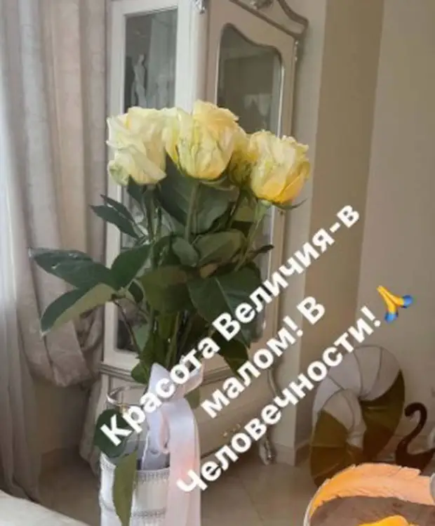 «Красота величия — в малом»: Волочкова оправдалась за скромный букет к 8 марта