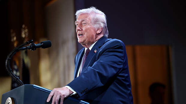 Трамп пригрозил Канаде последствиями в случае торговой сделки с КНР