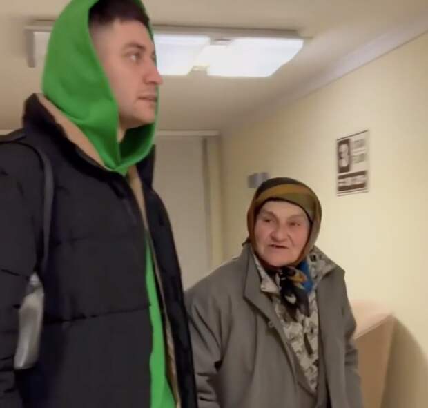 Дава подарил бездомной бабушке квартиру