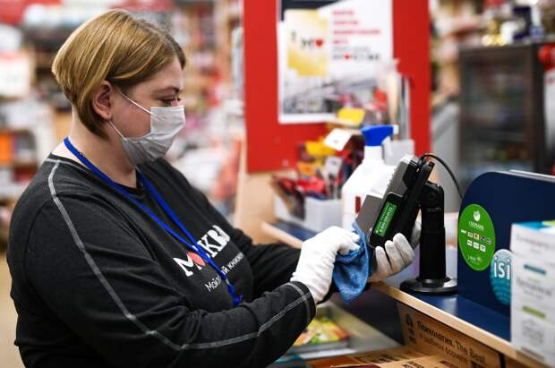 Россияне стали реже платить банковскими картами