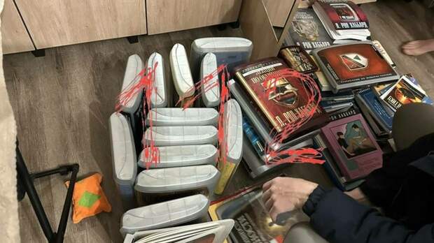 Найденные при аресте материалы / Фото: Telegram-канал 