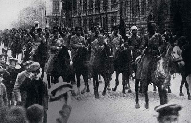 После революции власть за три года в Одессе сменилась 14 раз. | Фото: maximonline.ru. После революции власть за три года в Одессе сменилась 14 раз. | Фото: maximonline.ru.