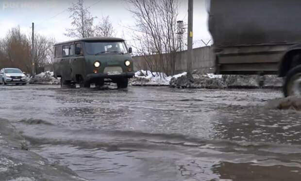 Жители архангельских окраин тонут в лужах после оттепели