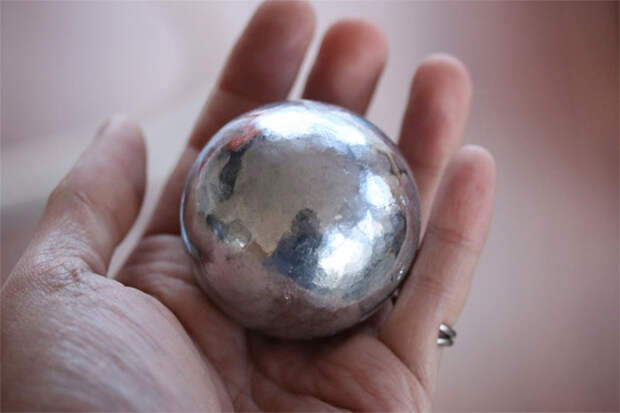 Полируй меня полностью: японцы превращают шары из алюминиевой фольги в блестящее совершенство