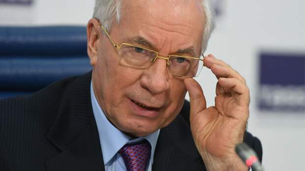 Азаров выругался на посла Украины после его требований к России 