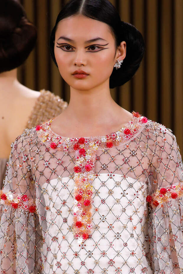 CHANEL крупным планом (трафик)