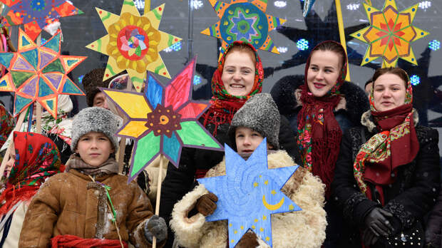 Как провести рождественские колядки в 2026 году: традиции, сценарий и тексты песен