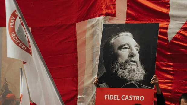 В условиях давления США на Кубу династия Кастро возрождается – NYT