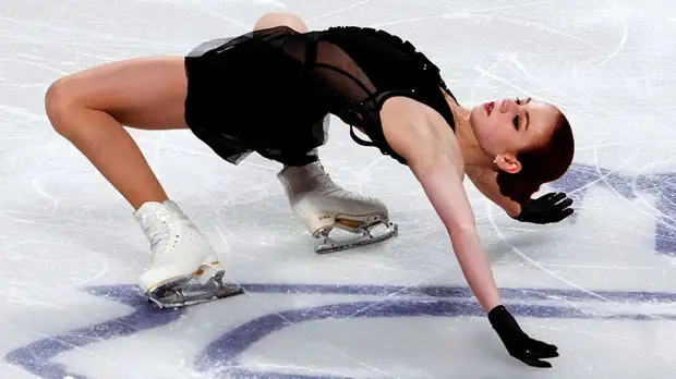 Олимпийское спокойствие или попытка скрыть истину: что может стоять за слухами о стрессовом переломе ноги Трусовой