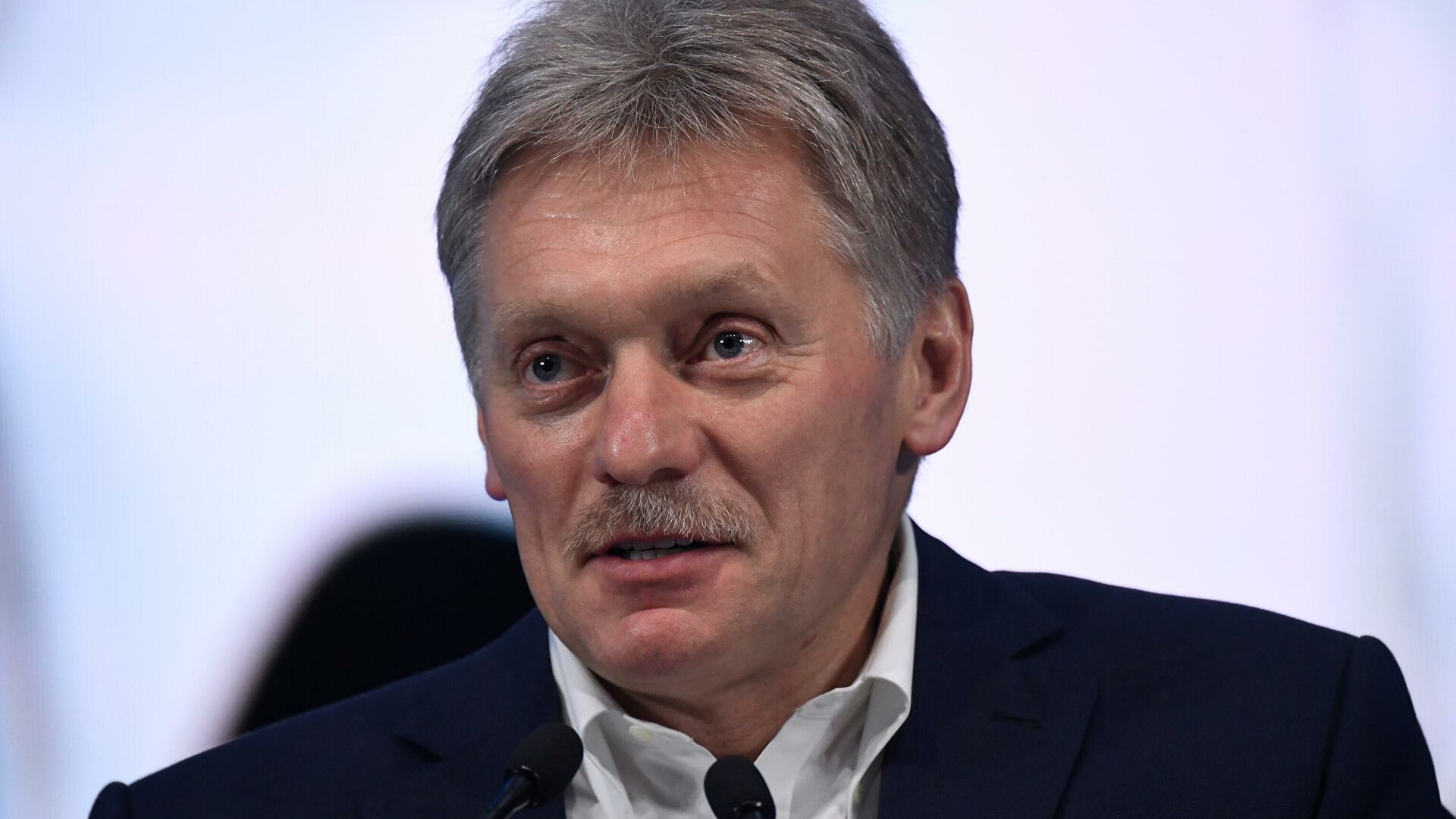 Песков прокомментировал заявление директора ФБР о хакерах 