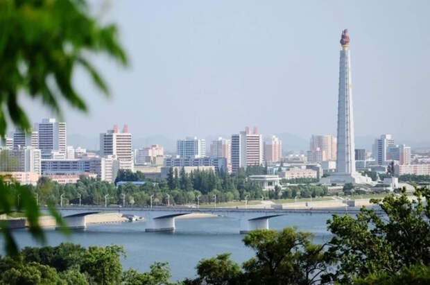 В КНДР провели учения по нанесению ударов системами залпового огня