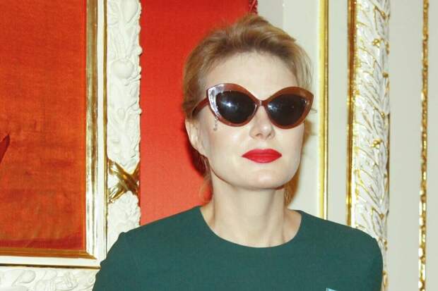 Рената Литвинова вернулась в Москву: миллион ушёл на омоложение