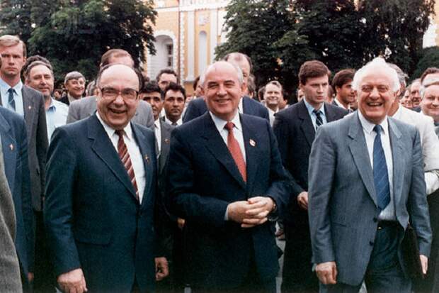 czel-psixologicheskoj-vojnyi-porazhenie-vyisshego-upravleniya-2