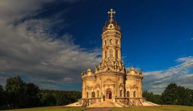 И по сей день храм называют подмосковной жемчужиной. /Фото:fotokto.ru И по сей день храм называют подмосковной жемчужиной. /Фото:fotokto.ru