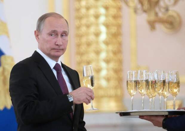 The Sun: Владимир Путин отказывается уходить, потому что боится окончить свою жизнь в тюрьме