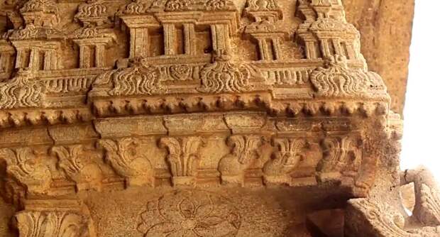 В 2015 году во время строительных работ в храме Ранганатха, который расположен в огромном храмовом комплексе Шрирангам в Индии, была обнаружена и открыта древняя дверь...-6