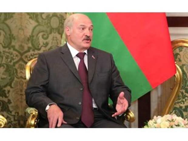Плюнул в лицо Западу: Лукашенко дерзко заступился за Россию из-за обвинений в отравлении Навального (ВИДЕО)