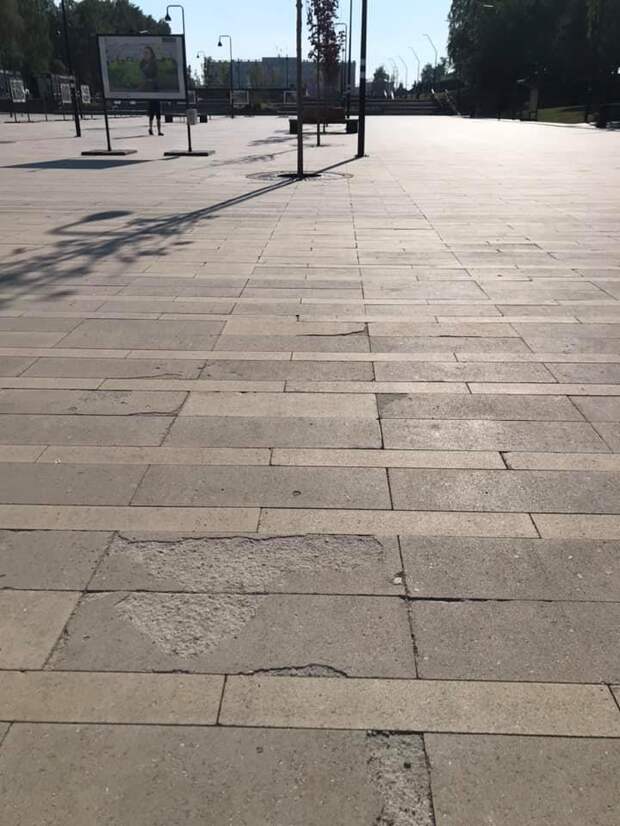 На Центральной площади Ижевска заменят разрушенную плитку