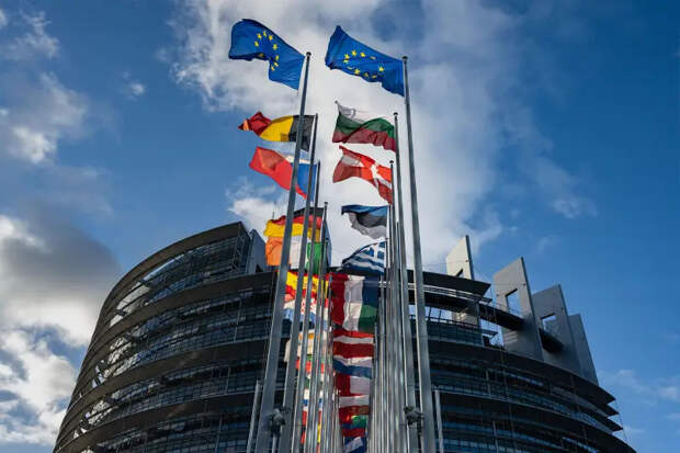 В Европарламенте предложили лишить Венгрию голоса и создать европейскую армию