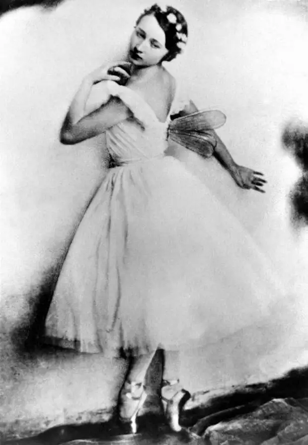 Памятник галине улановой в стокгольме