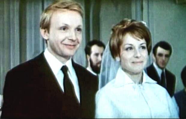 Советский фильм, который запретили через три года после премьеры. А актерский ансамбль прекрасный: Мягков, Копелян, Касаткина. (История советского кино)