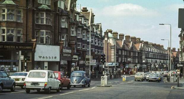 В шестидесятых годах прошлого века в Европе многоэтажные здания были реконструированы – оставлены дома высотой три-четыре этажа / Фото: smeshout.fandom.com В шестидесятых годах прошлого века в Европе многоэтажные здания были реконструированы – оставлены дома высотой три-четыре этажа / Фото: smeshout.fandom.com