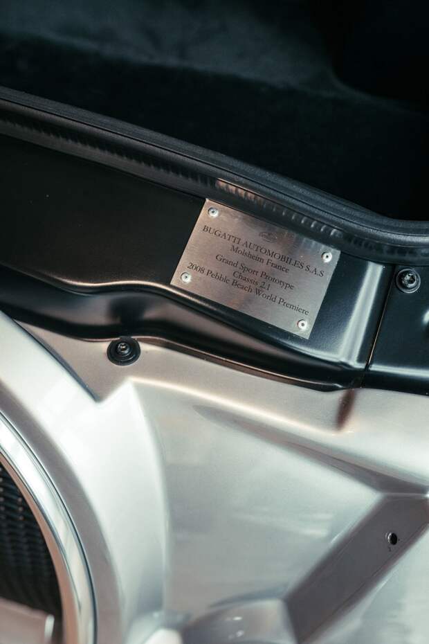 Первый прототип гиперкара Veyron Grand Sport 2008 года выпуска
