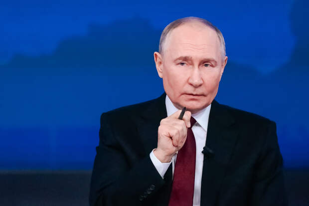 Путин выступил перед журналистами в Кремле. Он призвал Киев возобновить прямые переговоры и назвал их дату и место