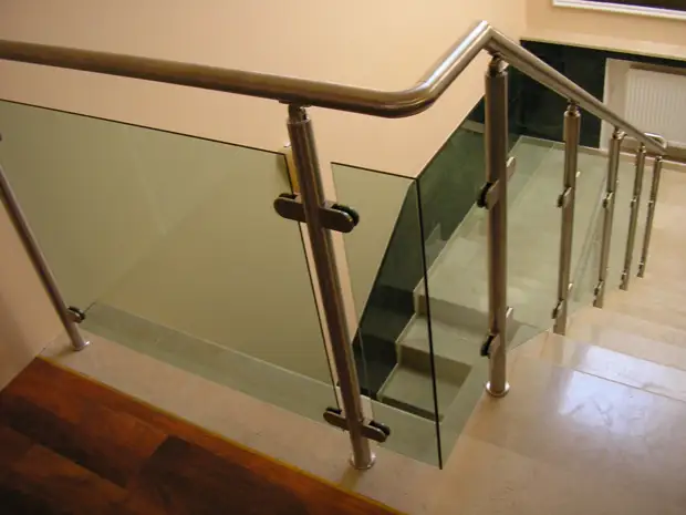 Нержавеющие перила со стеклом