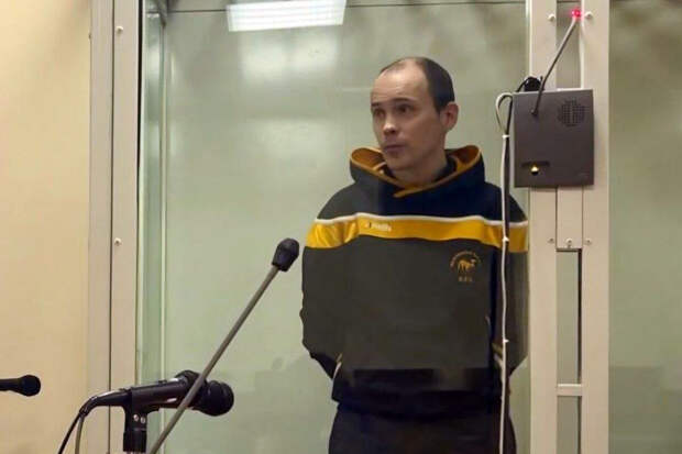 Блогер Скутин получил 2,5 года строгого режима за осквернение георгиевской ленты