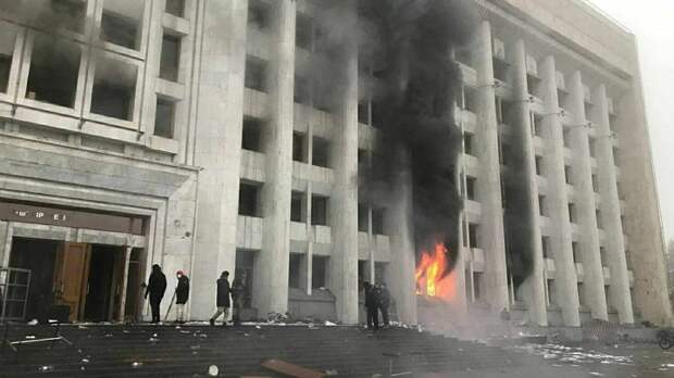 ВАЛИТЬ ВЛАСТЬ БУДУТ МИГРАНТЫ: ЭКОНОМИСТ УВИДЕЛ В ПРОТЕСТАХ В КАЗАХСТАНЕ РЕПЕТИЦИЮ МЯТЕЖЕЙ В РОССИИ