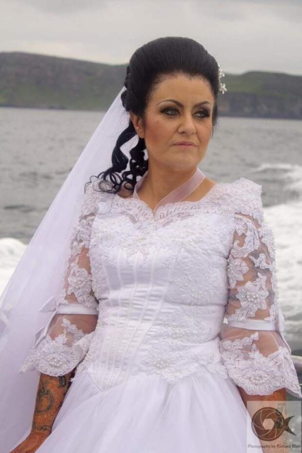 Ирландка вышла замуж за призрака Джека Воробья: "Духовный секс лучше физического" в мире, джек воробей, ирландка, история, люди, невеста, свадьба