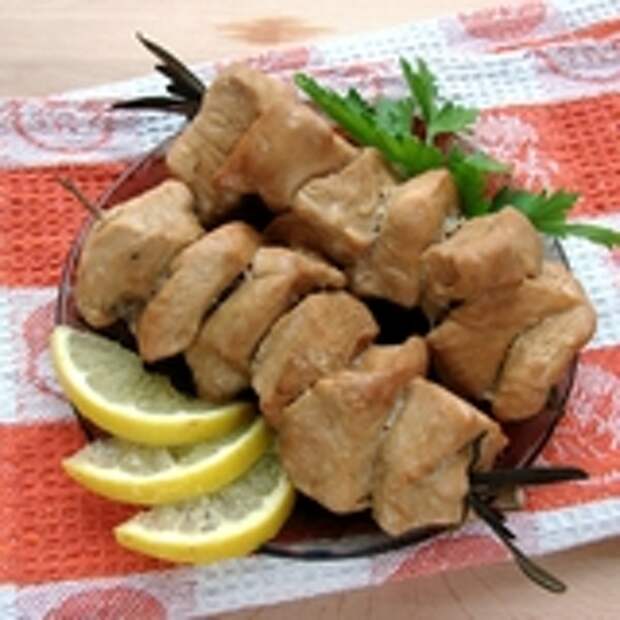 Куриные шашлычки на шпажках из розмарина