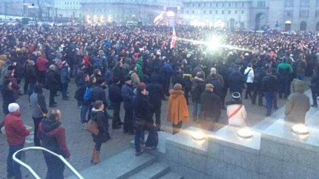 В белорусской столице прошла несогласованная с властями страны акция протеста против указа о налоге на безработицу.