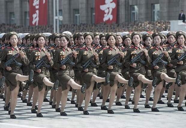 Тысячи солдат и техника стянуты к аэродрому в Пхеньяне для подготовки парада north korea, кнд, парада