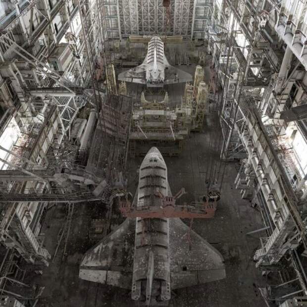 Заброшенные космические корабли в ангарах Байконура