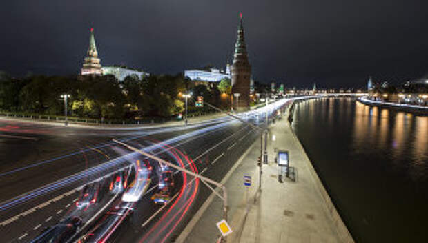 Московский Кремль и Кремлевская набережная в Москве. Архивное фото