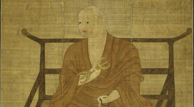 Основатель Эти монахи последовали примеру монаха девятого века. Кукай, посмертно известный как Кобо Дайси, основал эзотерическую школу буддизма Сингон в 806. В одиннадцатом веке появилась рукопись, где утверждалось, что Дайси не умер, а спустился в гробницу и вошел в состояние nyūjō — медитацию настолько глубокую, что человек погружается в анабиоз. В соответствии с этой агиографией Кукай планирует выйти из него примерно через 5670000 лет и покажет праведным буддистам путь в нирвану.