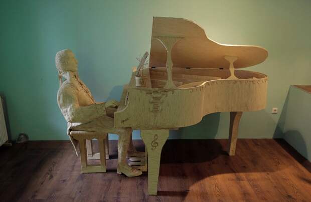 stunning-sculpture-of-a-pianist-of-matches-06