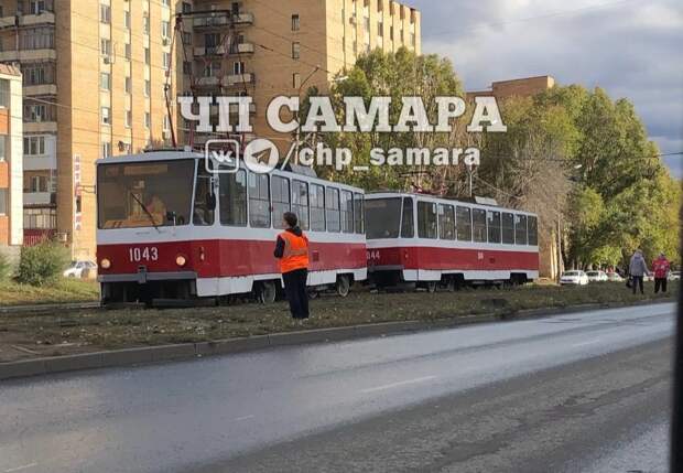 В Самаре на пересечении Вольской и с 22-го Партсъезда с рельсов сошел трамвай