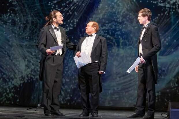 День смеха в Челябинском театре оперы и балета отметили юмористическим концертом