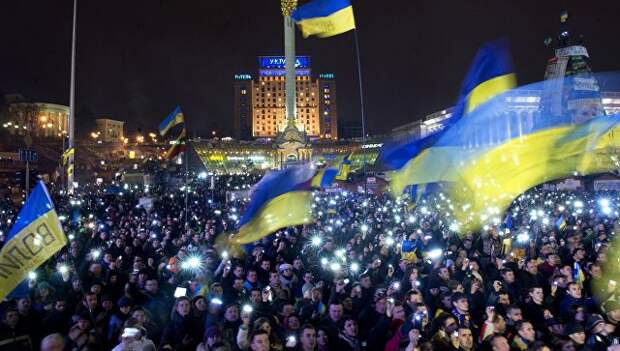 Участники акции сторонников евроинтеграции на Площади Независимости в Киеве. Архивное фото