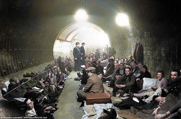 Станция метро Aldwych служила главным бомбоубежищем блиц, бомбардировка, великобритания, вторая мировая война, колоризация, колоризированные снимки, колоризированные фото, лондон