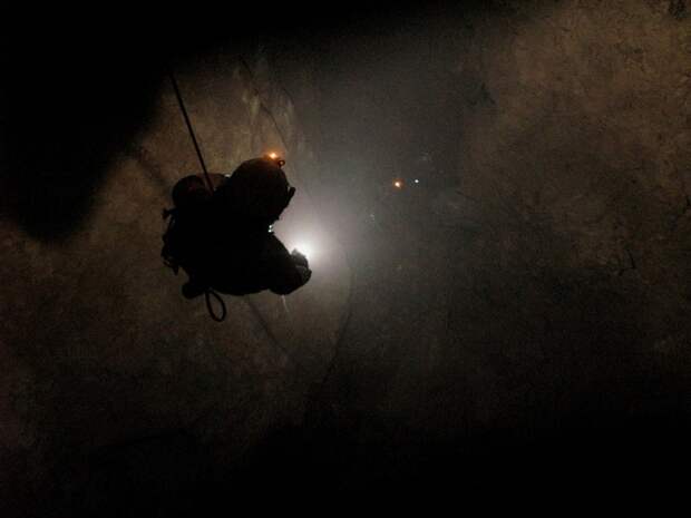 Самая глубокая в мире пещера (21)