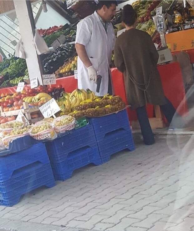 Примеры агрессивного рыночного маркетинга базар, еда, маркетинг, покупатель, прикол, продавец, рынок, юмор